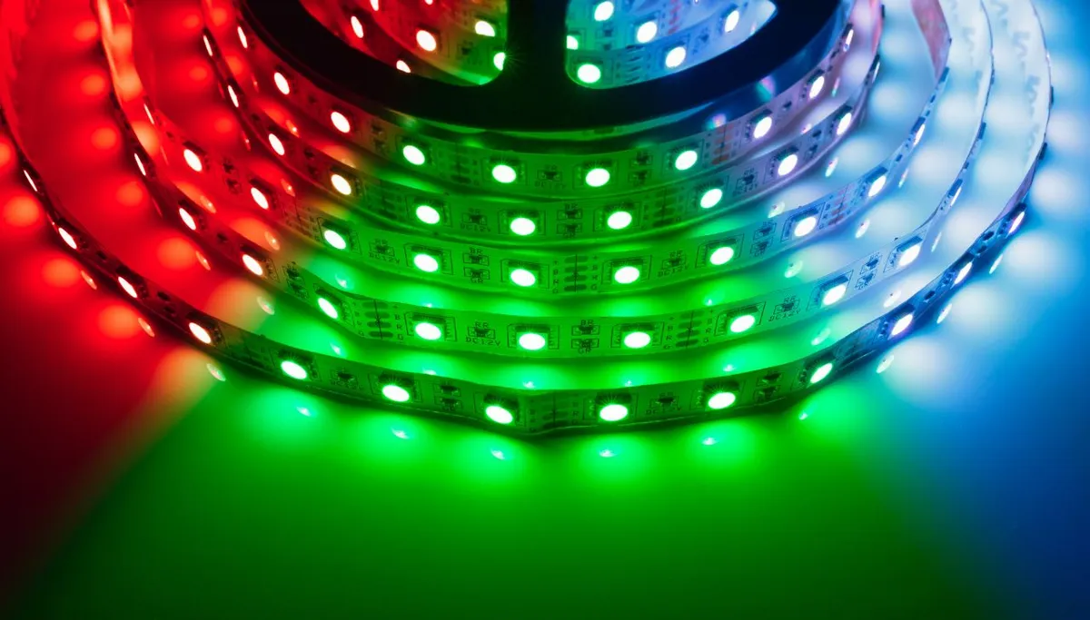 RGB vs RGBIC at a Glance.jpg